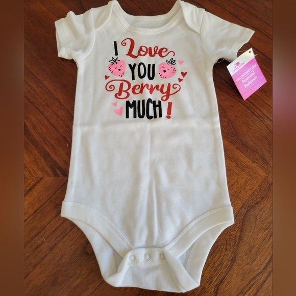 Valentine Onsie!❤️💕 Size 12 Months. *New* - Picture 1 of 3
